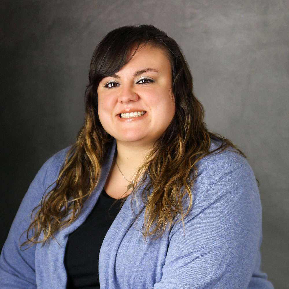 Headshot of April Leonard.